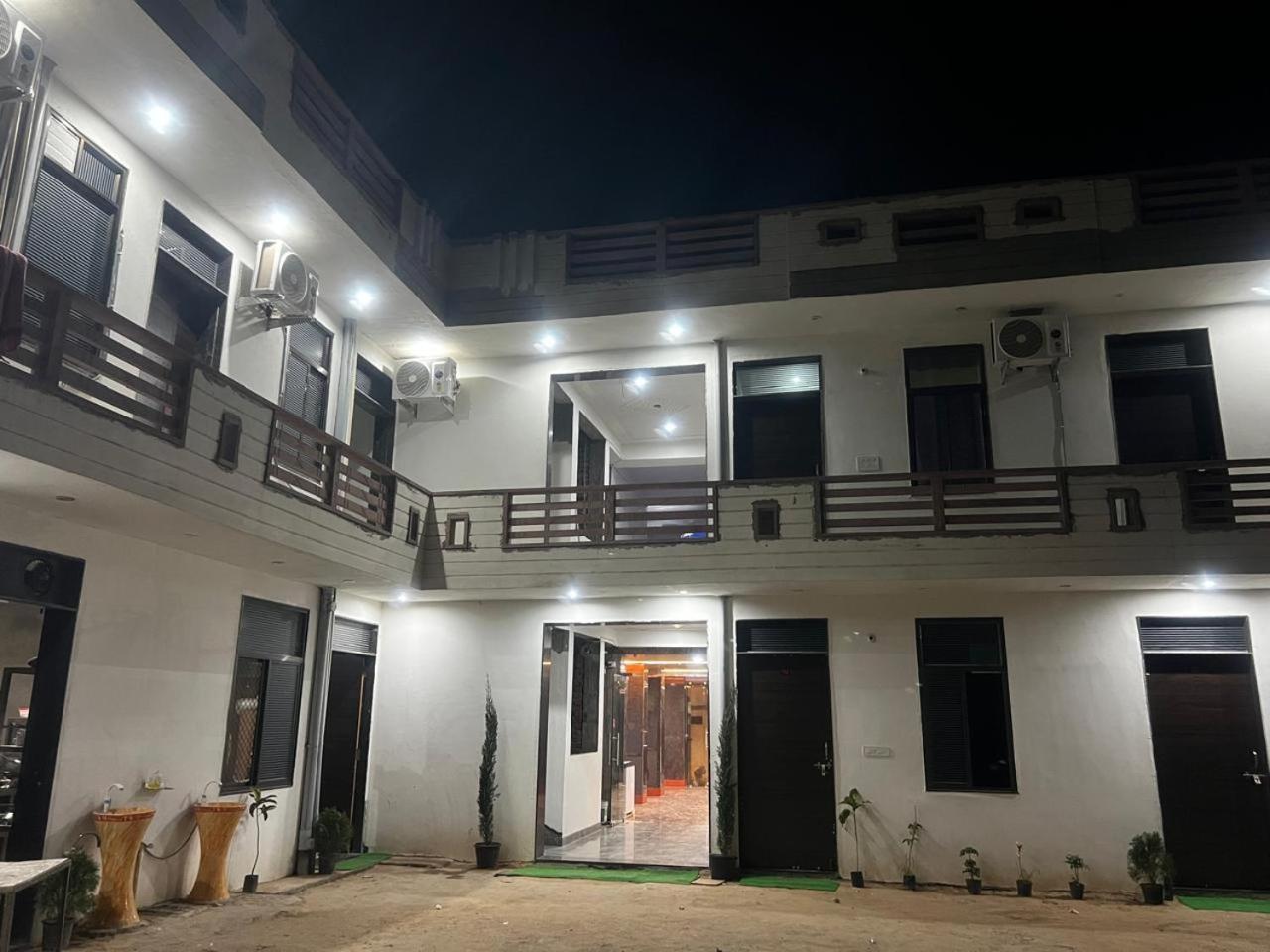 Hotel Shyam Sarover And Restaurant Ringas Luaran gambar